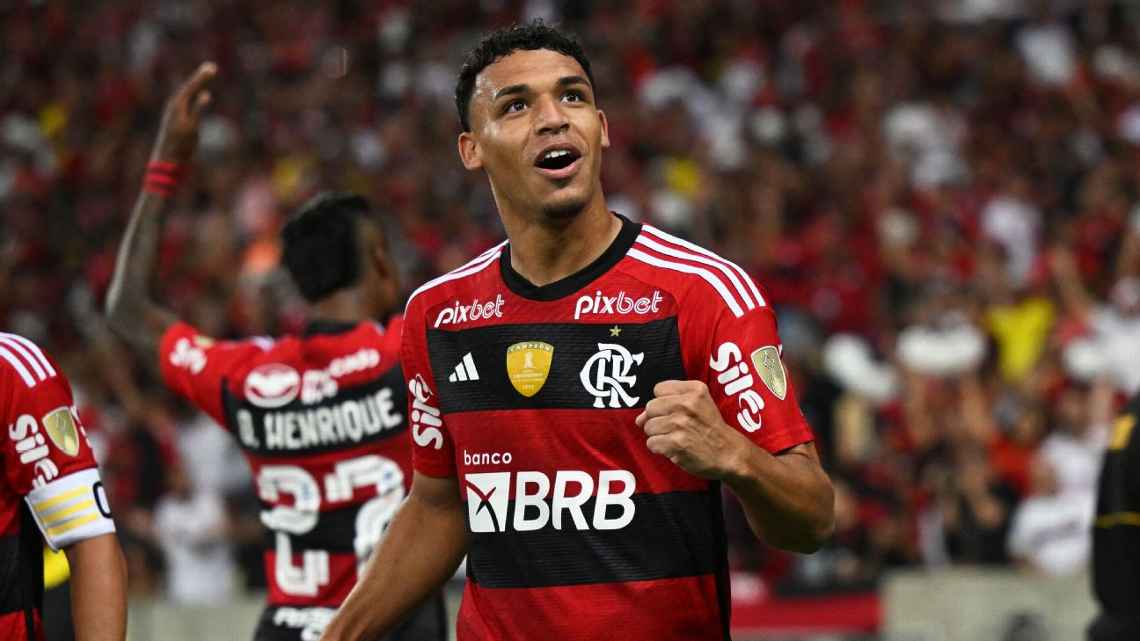 Victor Hugo se despede do Flamengo após chegada de reforços: ‘Guardarei a torcida cantando meu nome’