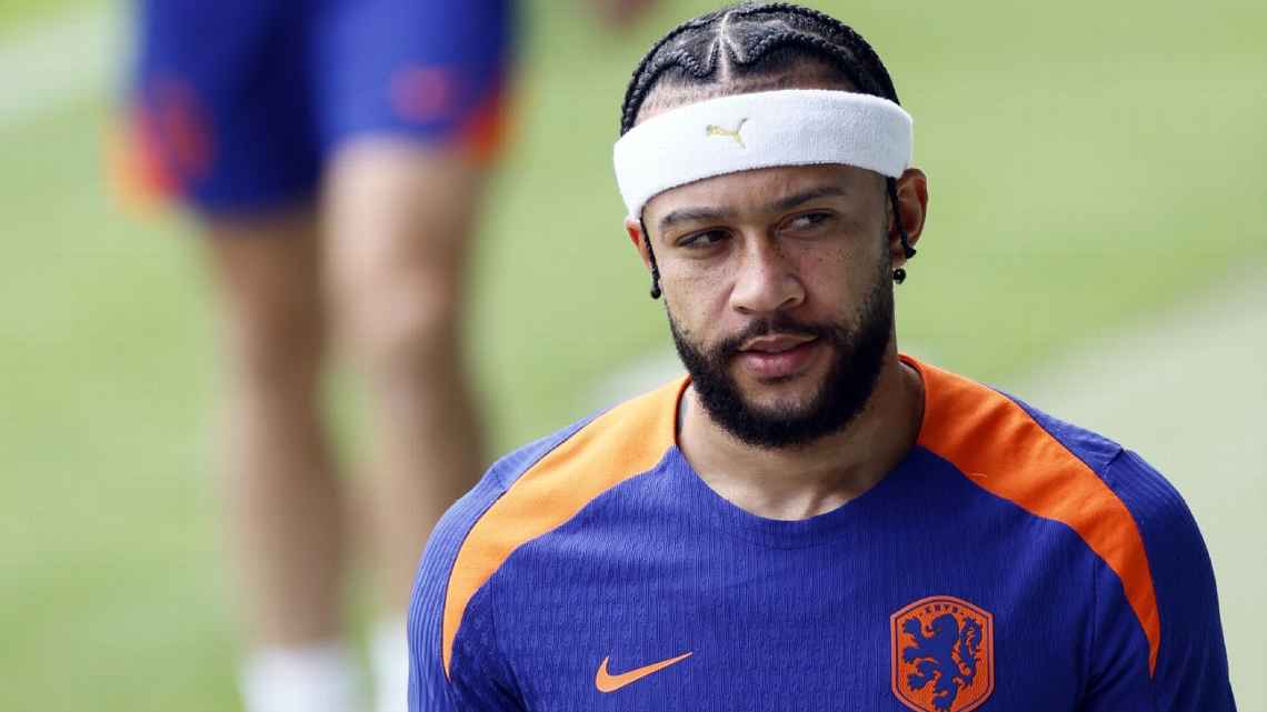 Depay será convocado pela Holanda após assinar com o Corinthians? Técnico explica decisão