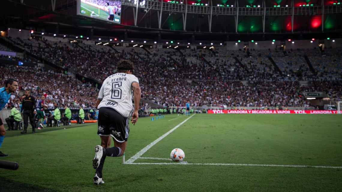 Scarpa é ‘sincerão’ após ser xingado pela torcida do Fluminense: ‘Até brinco com eles’