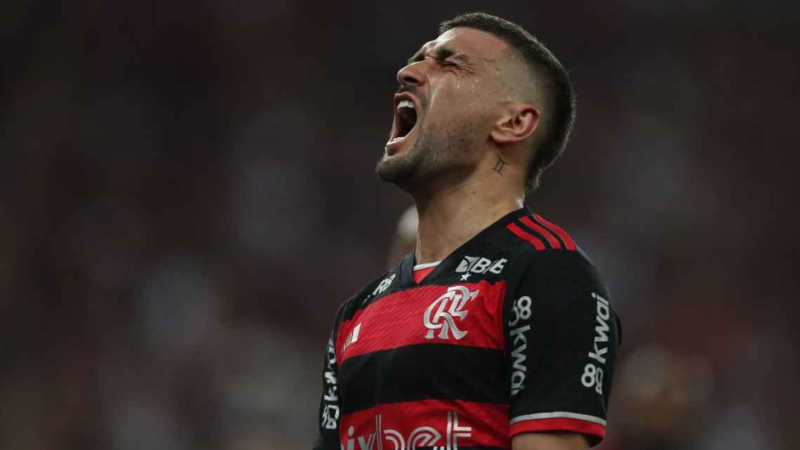 Arrascaeta marca, mas deixa jogo mancando, Flamengo vence o Bahia e encara o Corinthians na semifinal da Copa do Brasil