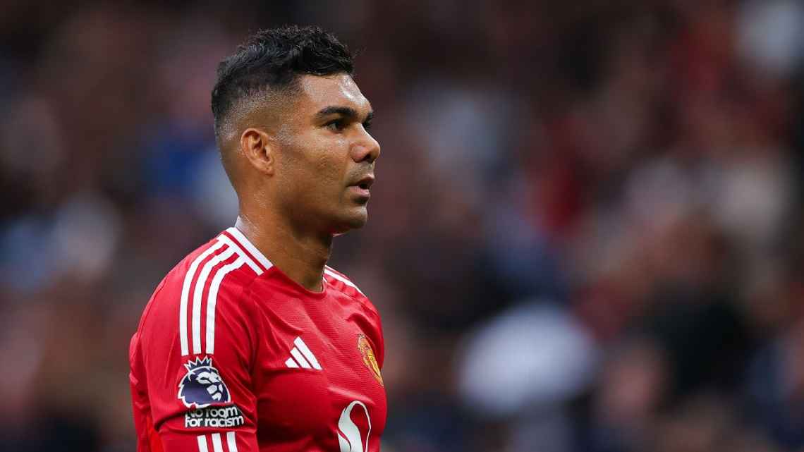 Casemiro é detonado até por lendas na Inglaterra após derrota do United, e esposa o defende com indireta