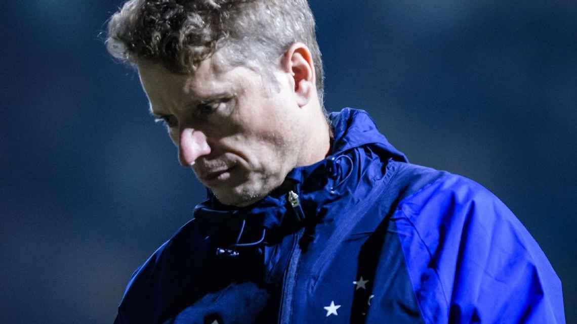 Cruzeiro demite o técnico Fernando Seabra às vésperas de decisão por vaga na semifinal da Sul-Americana