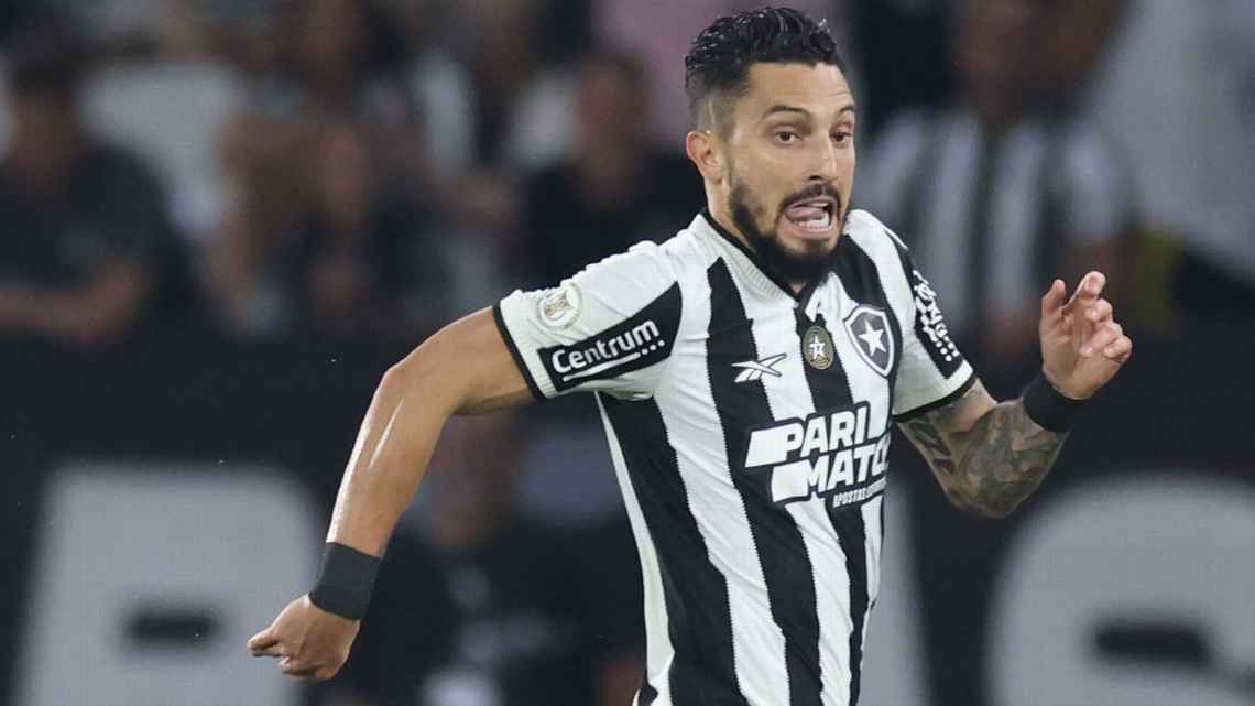 Como Alex Telles, reforço badalado do Botafogo, quase parou no São Paulo e o que assistir no Disney+