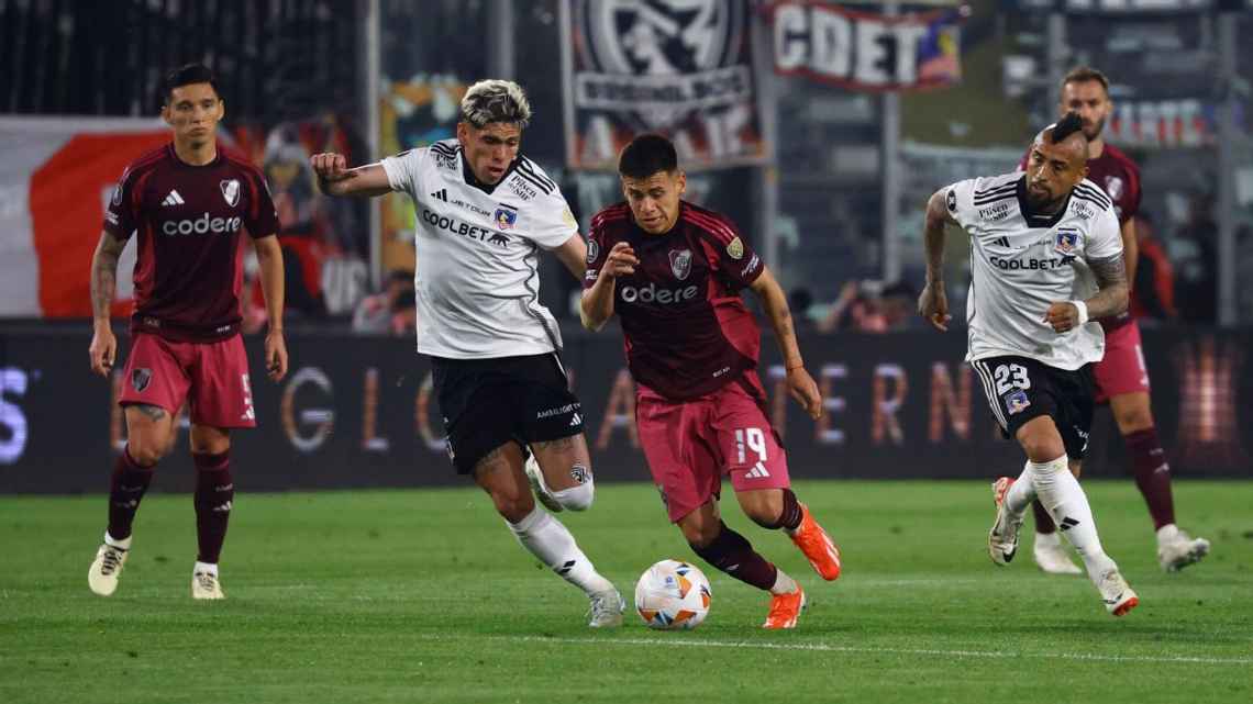 Com linda assistência de Vidal, Colo-Colo busca empate com o River na Libertadores