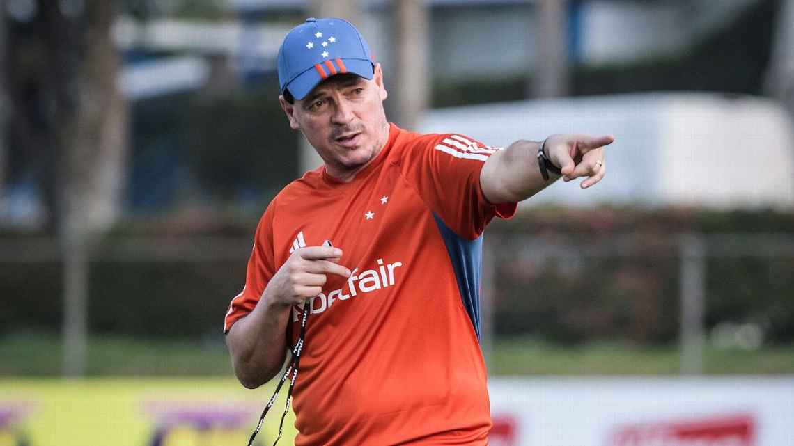 A coincidência que une estreia de Diniz no Cruzeiro a maior título da carreira do técnico