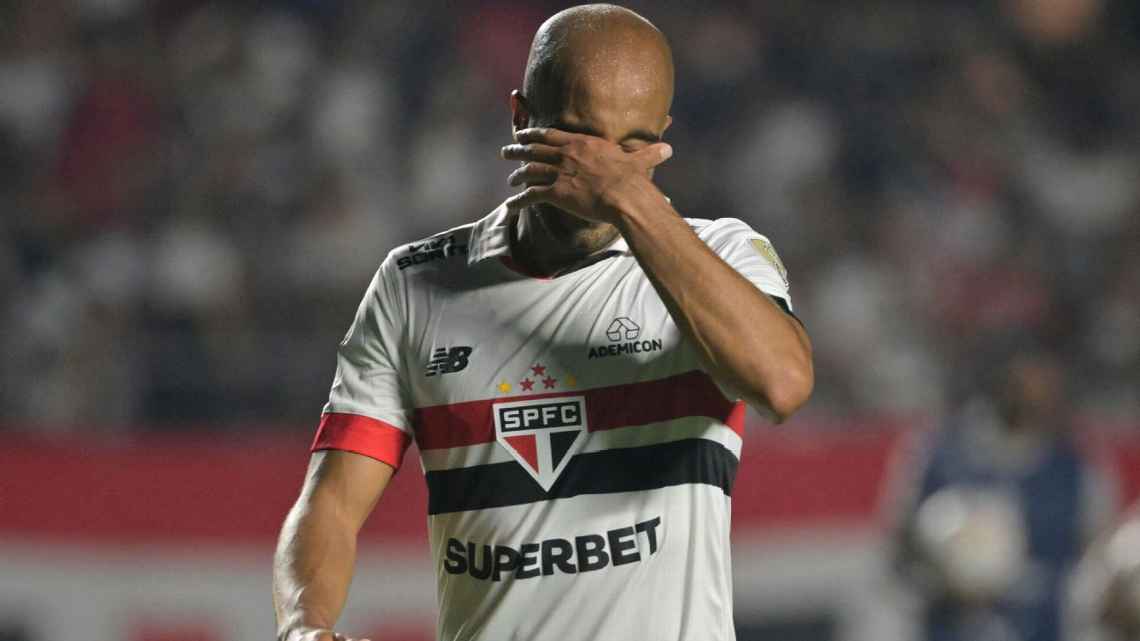 Maiores ídolos, Lucas e Calleri viram personagens de eliminação do São Paulo na Libertadores