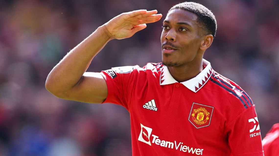 Flamengo procura Martial, ex-atacante do Manchester United, após grave lesão de Pedro, diz jornalista