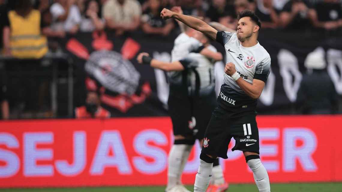 Corinthians vence Flamengo no dia do aniversário, encerra ‘seca’ e respira na briga contra o Z-4 do Brasileirão