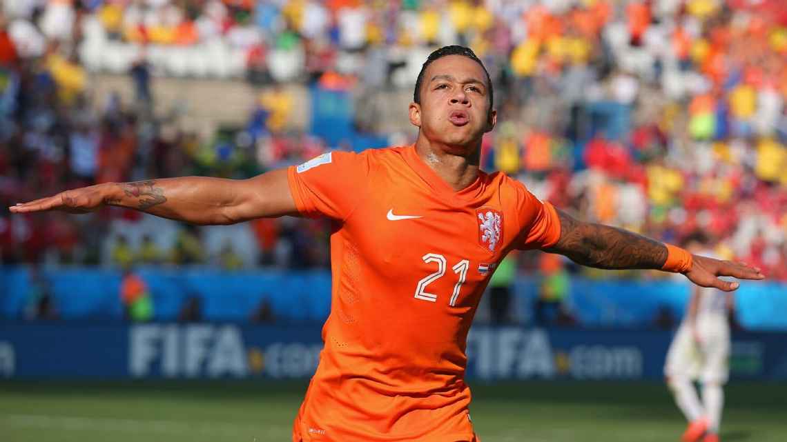 Memphis Depay no Corinthians ‘para’ até na Fifa, que brinca com funk brasileiro: ‘De volta para Itaquera’