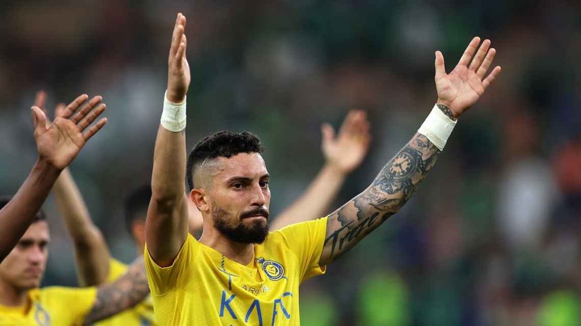 Acertado com o Botafogo, Alex Telles se despede do Al Nassr: ‘Ainda mais motivado para o próximo desafio na minha carreira’