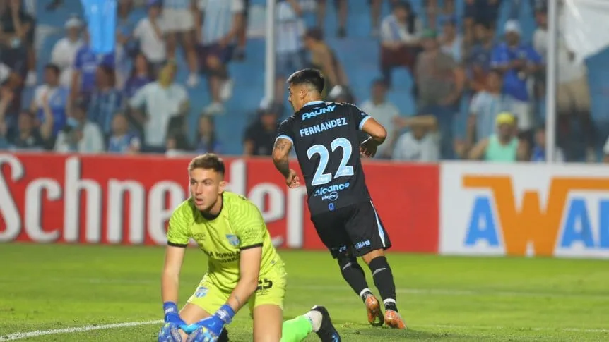 Belgrano y un triunfo que vale doble: ganó tras seis partidos y le impidió a Atlético Tucumán ser el único escolta de la LPF