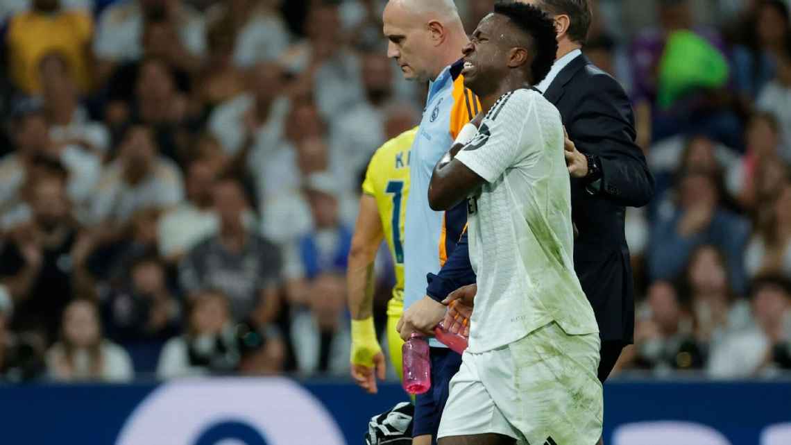 Ancelotti diz que Vinicius Jr. sentiu lesão na cervical e admite preocupação no Real Madrid: ‘Temos que fazer exames’