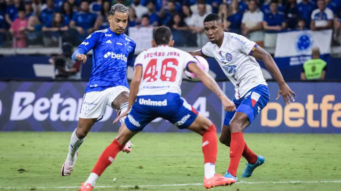 No reencontro entre Diniz e Ceni, Cruzeiro e Bahia empatam e veem Libertadores via G-4 mais longe