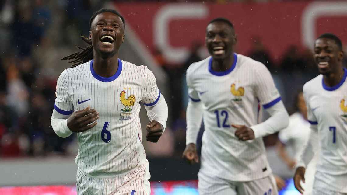 França goleia Israel em dia de golaço e ‘frango’ e entra na zona de classificação do grupo na Nations League