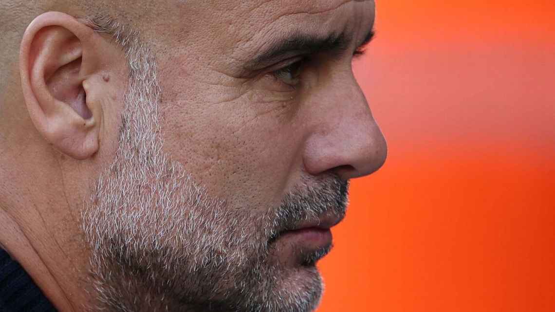 Guardiola reclama de calendário, diz que City só tem 13 atletas em condições e liga alerta por Savinho: ‘Que não seja grave’