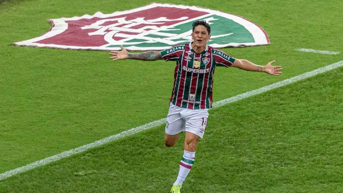 Cano encerra seca de quase seis meses, Fluminense vence Athletico-PR em jogo atrasado e dá salto na tabela do Brasileirão