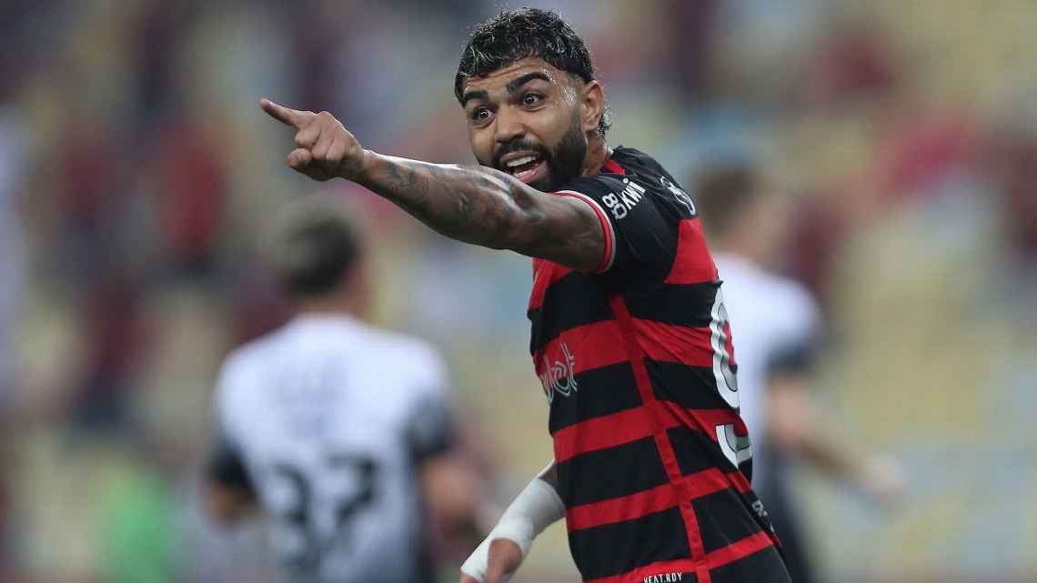 Gabigol volta a ser titular, passa perto de marcar, mas toca menos na bola que Rossi em Flamengo x Corinthians