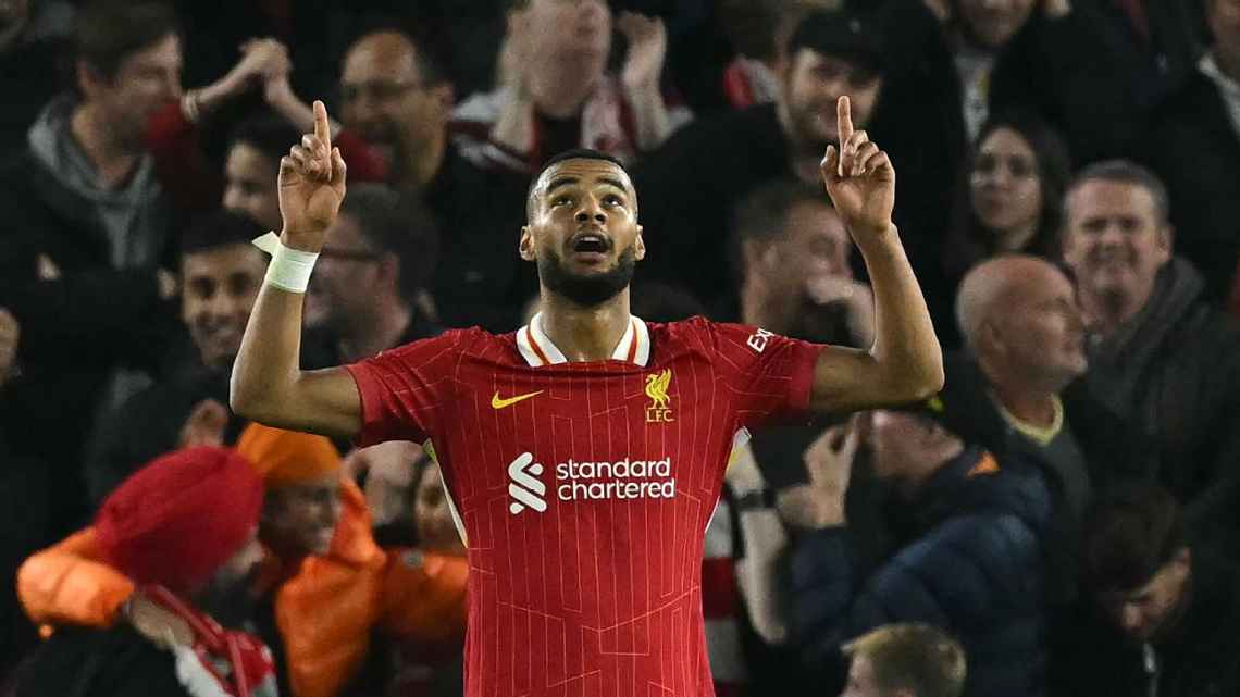 Gakpo faz golaço, Liverpool sofre no fim, mas vence o Brighton e vai às quartas da Copa da Liga Inglesa