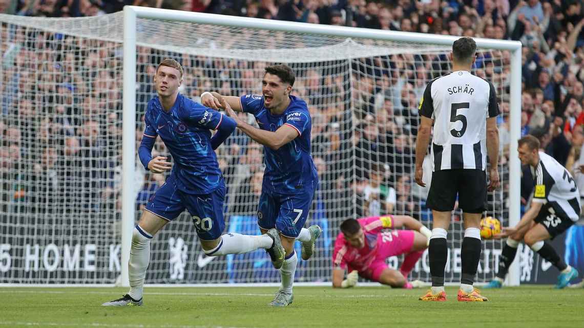 Cole Palmer decide, Chelsea volta a vencer na Premier League e afunda Newcastle em crise