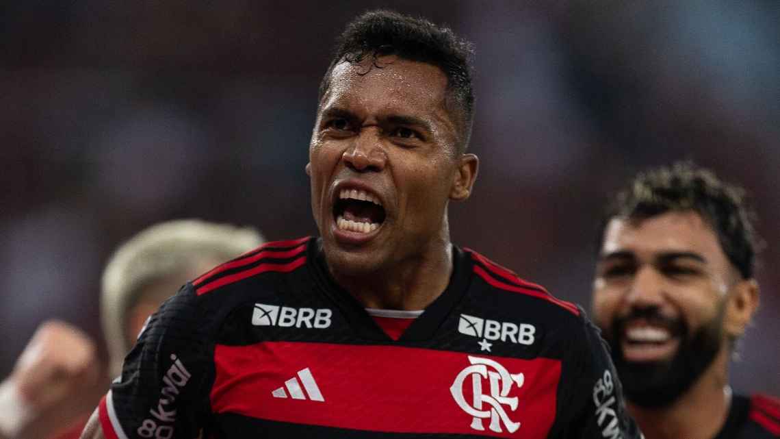 Flamengo vence Corinthians na estreia de Filipe Luís e larga na frente por vaga na final da Copa do Brasil