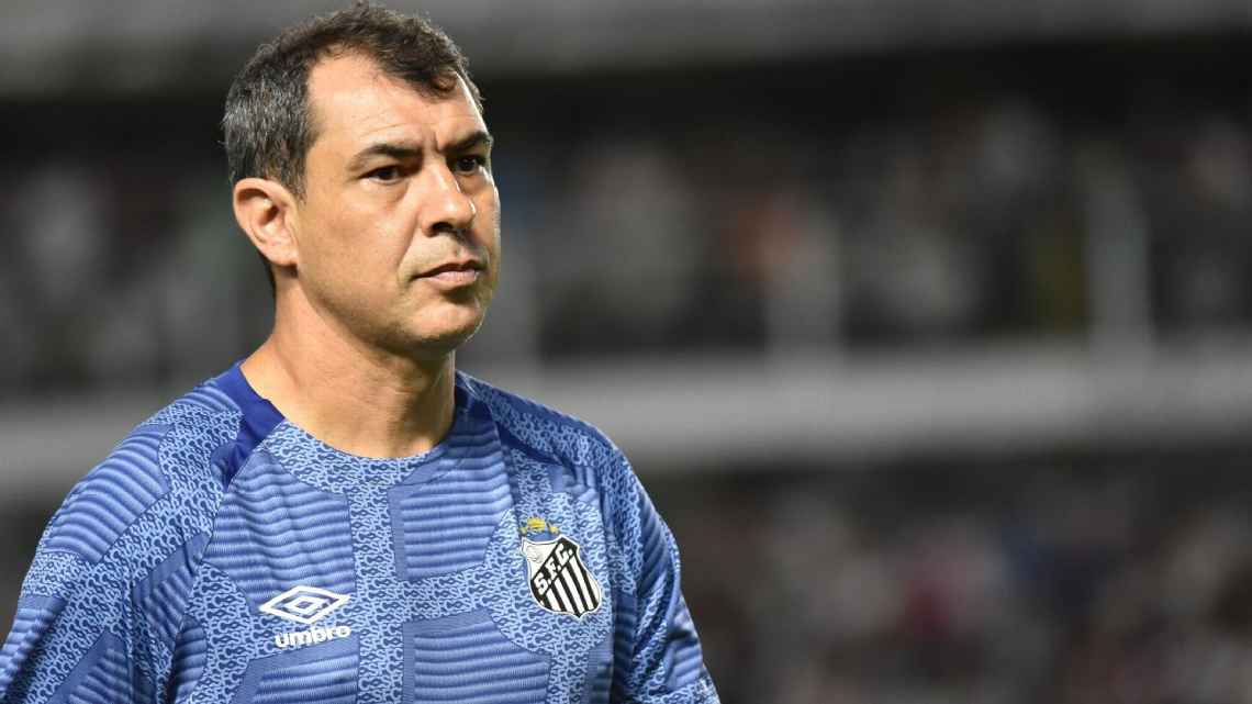 Carille faz contas por acesso do Santos e promete chances a Miguelito na reta final da Série B