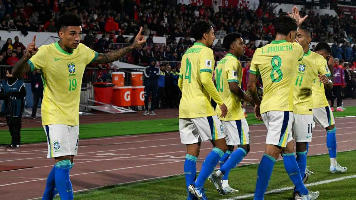 Brasil aproveita brilho de dupla do Botafogo, vence Chile no sufoco e ameniza pressão nas eliminatórias