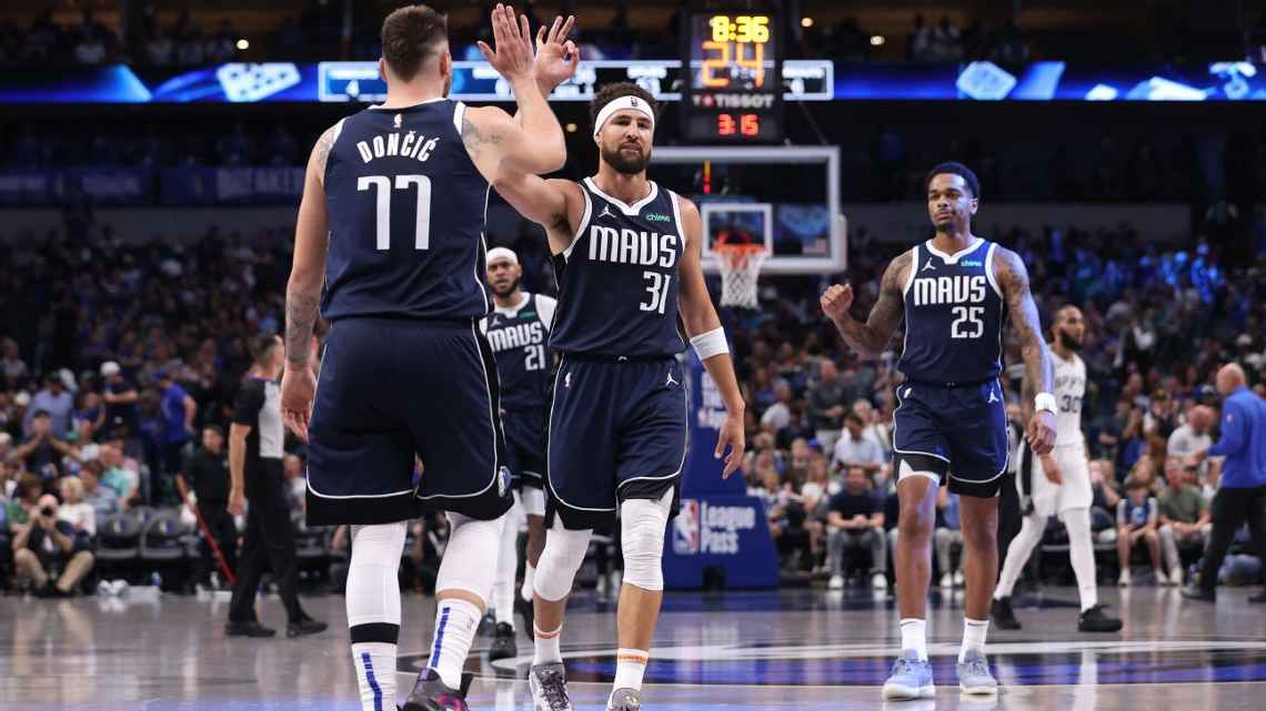 Doncic dá show, Klay Thompson brilha em estreia, e Mavericks abrem temporada com vitória sobre Spurs na NBA