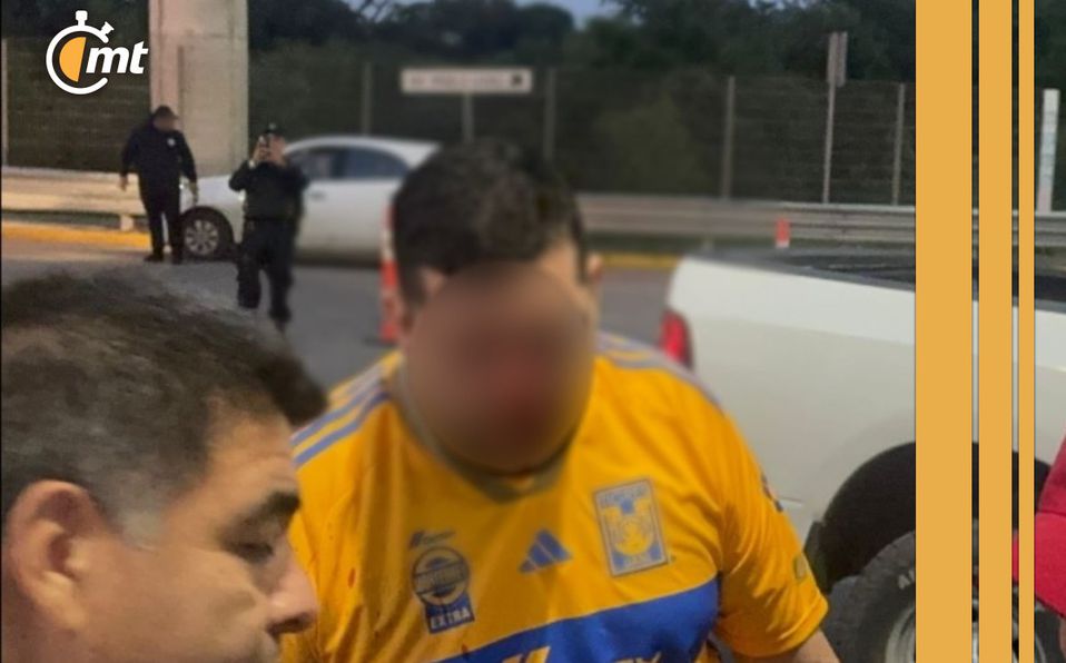 Aficionado de Tigres es agredido por barristas de Rayados | VIDEO