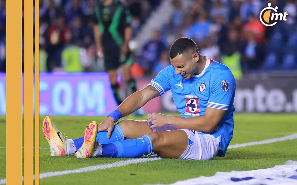 Giorgos Giakoumakis salió lesionado con Cruz Azul en juego vs. Juárez