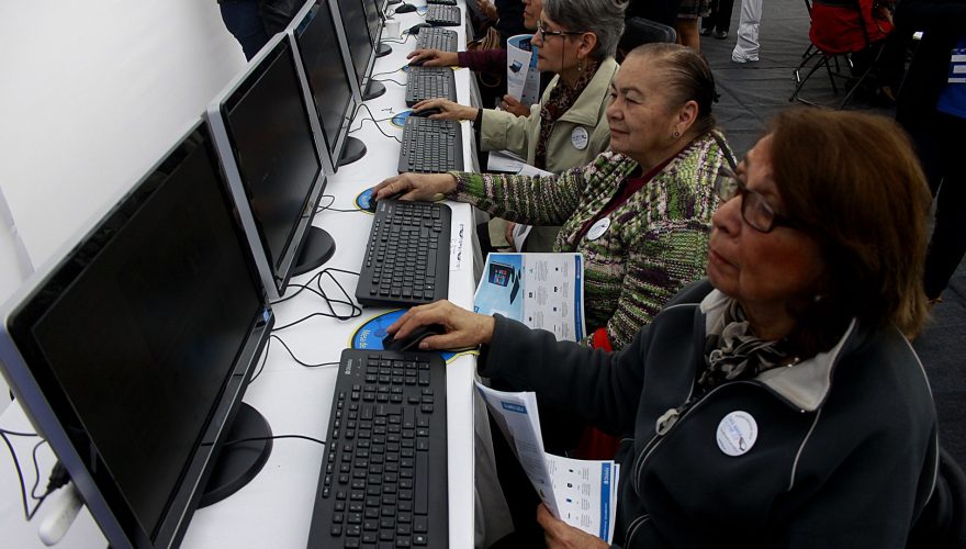 Alfabetización digital: un desafío urgente para la inclusión en Chile