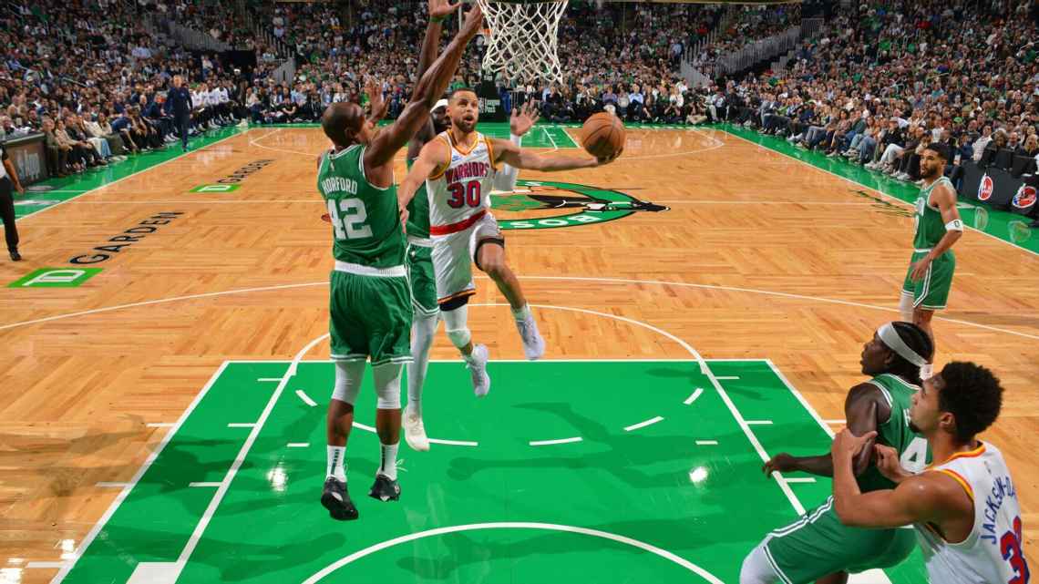 Stephen Curry supera duelo à parte com Jayson Tatum, e Warriors batem Celtics na NBA