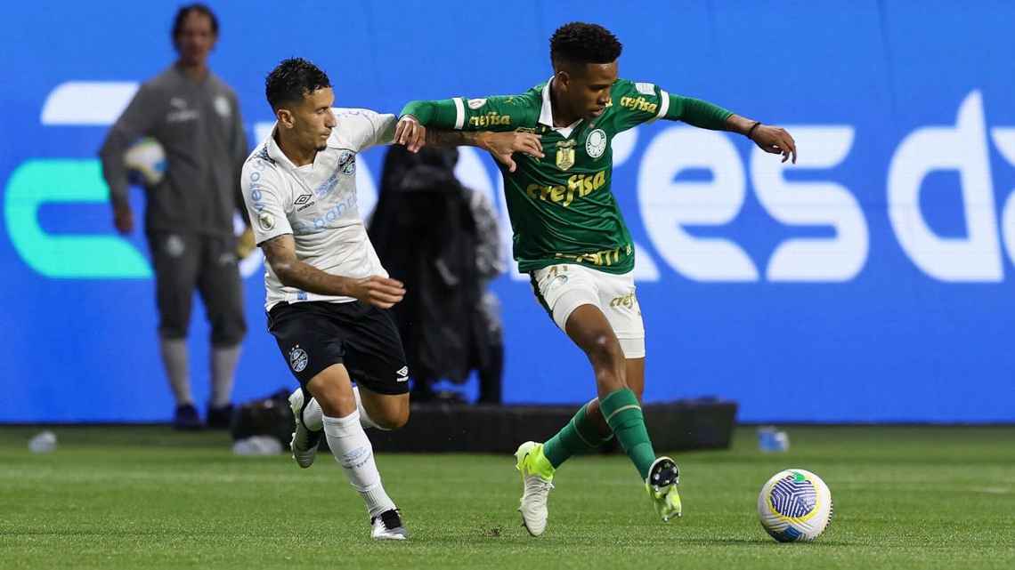 Sob ‘cobrança’ da torcida, Palmeiras vence Grêmio com gol heroico de Estêvão e ‘seca’ Botafogo na briga pelo título do Brasileirão