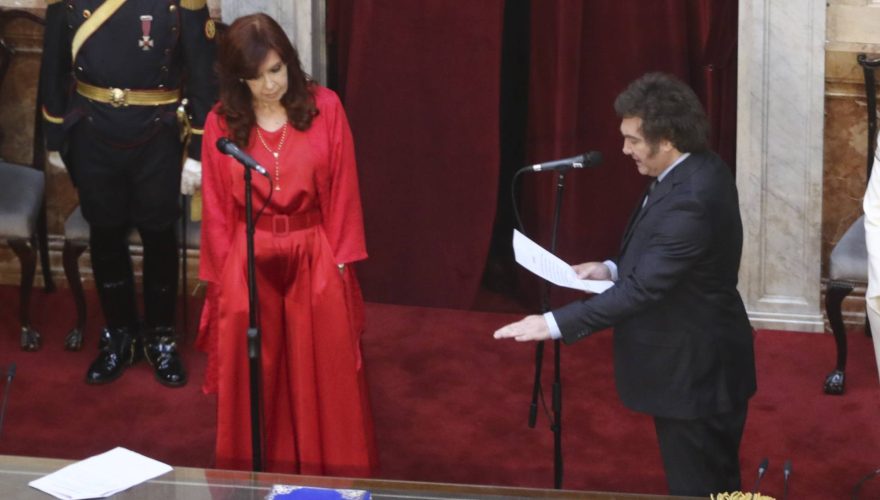 En qué consistiría el pacto entre Javier Milei y Cristina Fernández: oposición acusa estrategia “ultra polarizadora”