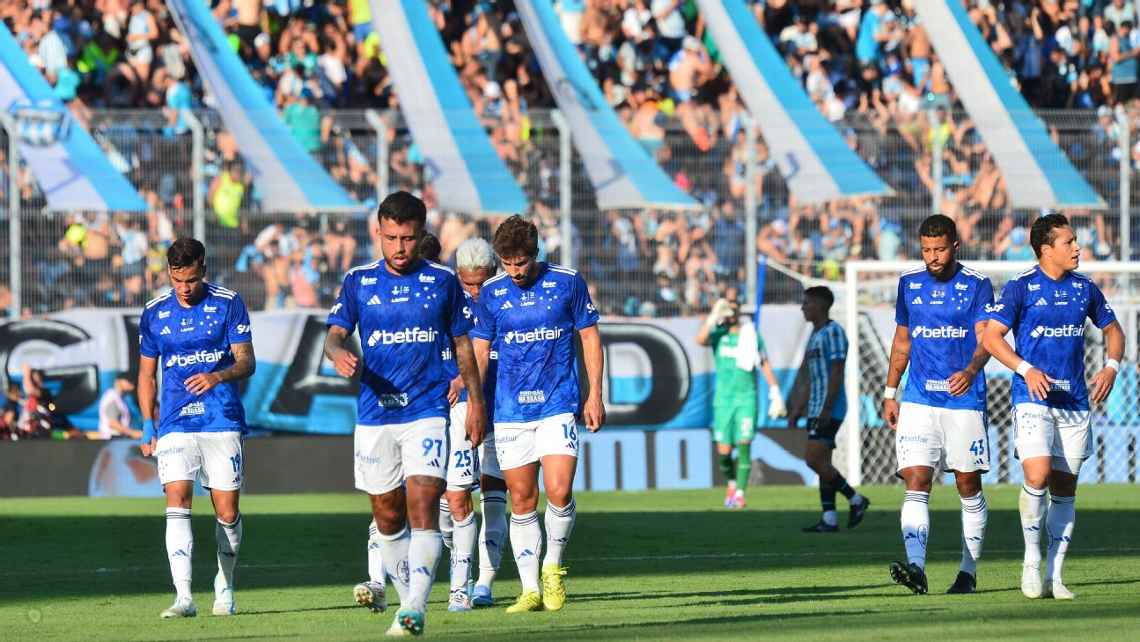 Cruzeiro é atropelado pelo Racing e amarga vice da Sul-Americana