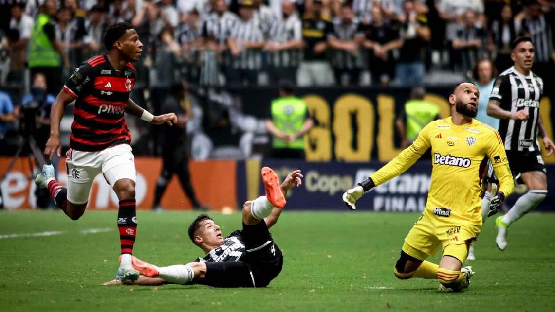 Flamengo silencia Arena MRV lotada, vence Atlético-MG de novo e é pentacampeão da Copa do Brasil