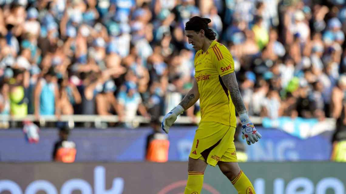 Cássio pede desculpas à torcida do Cruzeiro por vice da Sul-Americana e lamenta: ‘Doloroso perder o título’