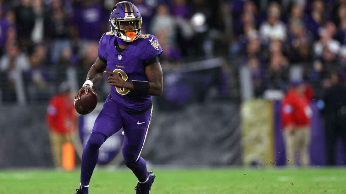 Lamar Jackson leva a melhor sobre Joe Burrow, e Ravens vencem Bengals em noite apoteótica na NFL