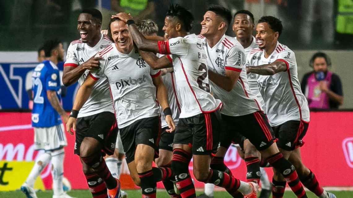 Flamengo poupa titulares, vence Cruzeiro com gol de David Luiz e vai embalado para final da Copa do Brasil