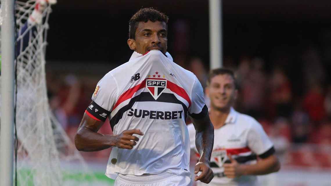 Casares explica por que São Paulo ‘nunca conversou’ sobre renovações com Rafinha e Luiz Gustavo e revela plano