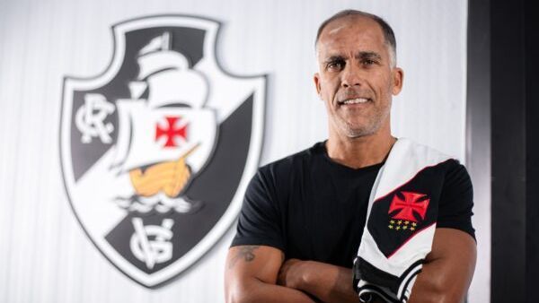 Vasco anuncia Felipe como novo técnico; ídolo do clube já esteve na seleção e encantou Tite neste ano