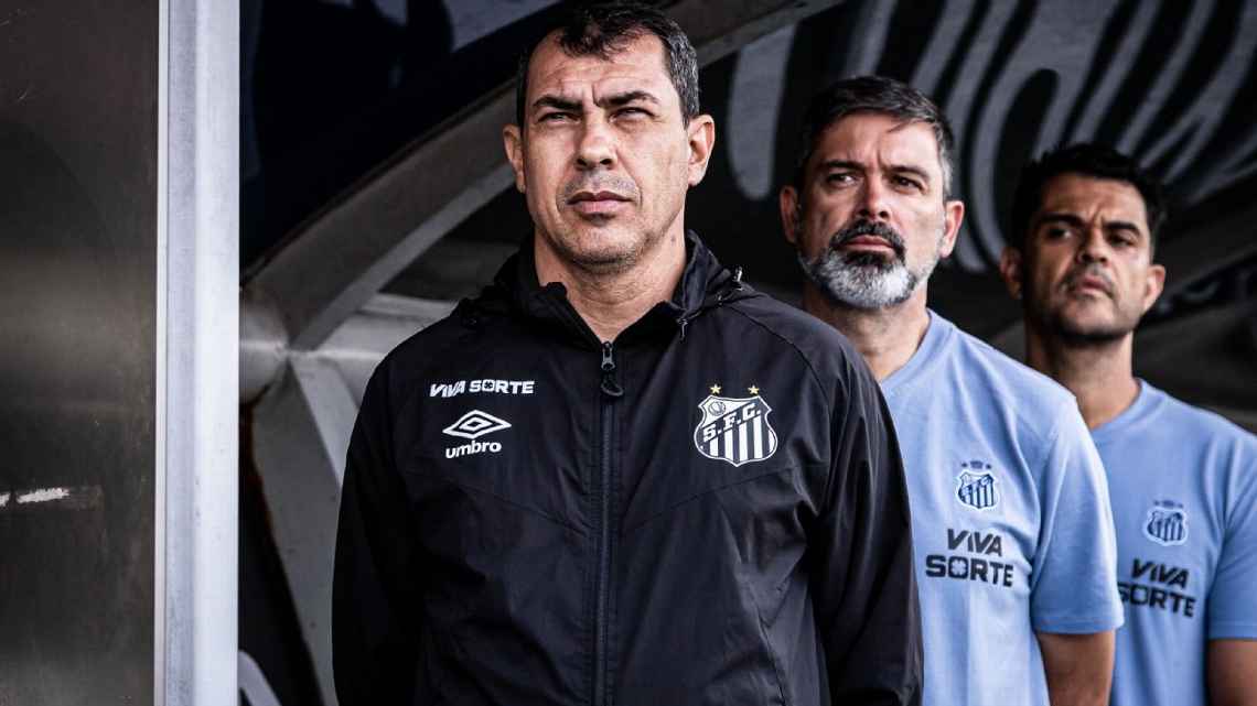 Santos anuncia saída do técnico Fábio Carille ’em comum acordo’