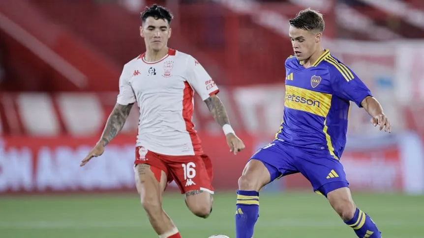 Boca apenas rescató un empate ante Huracán en un final escandaloso