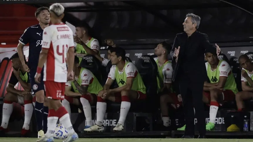 El elogio de Kudelka a los jugadores de Huracán tras el triunfazo ante Independiente: “Es un grupo extraordinario”