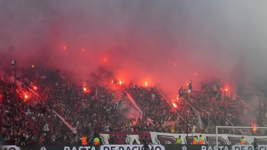 Lanús también sufrió una clausura en su estadio por el uso de pirotecnia