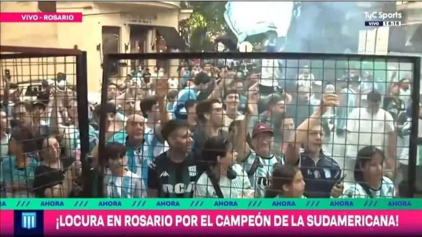 Racing sigue de fiesta: ¡Tremendo recibimiento en Rosario!