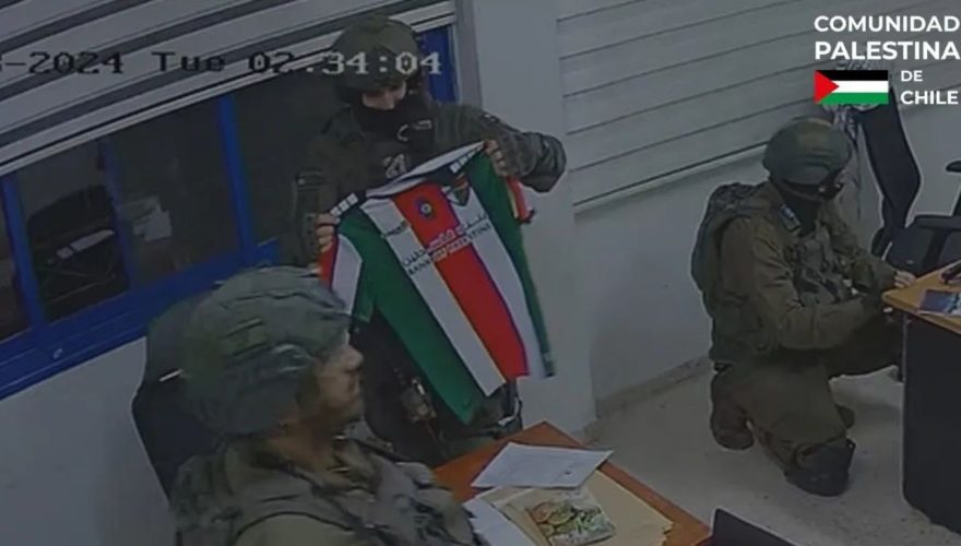 VIDEO – Ejército de Israel confisca camisetas donadas por Palestino en campo de refugiados