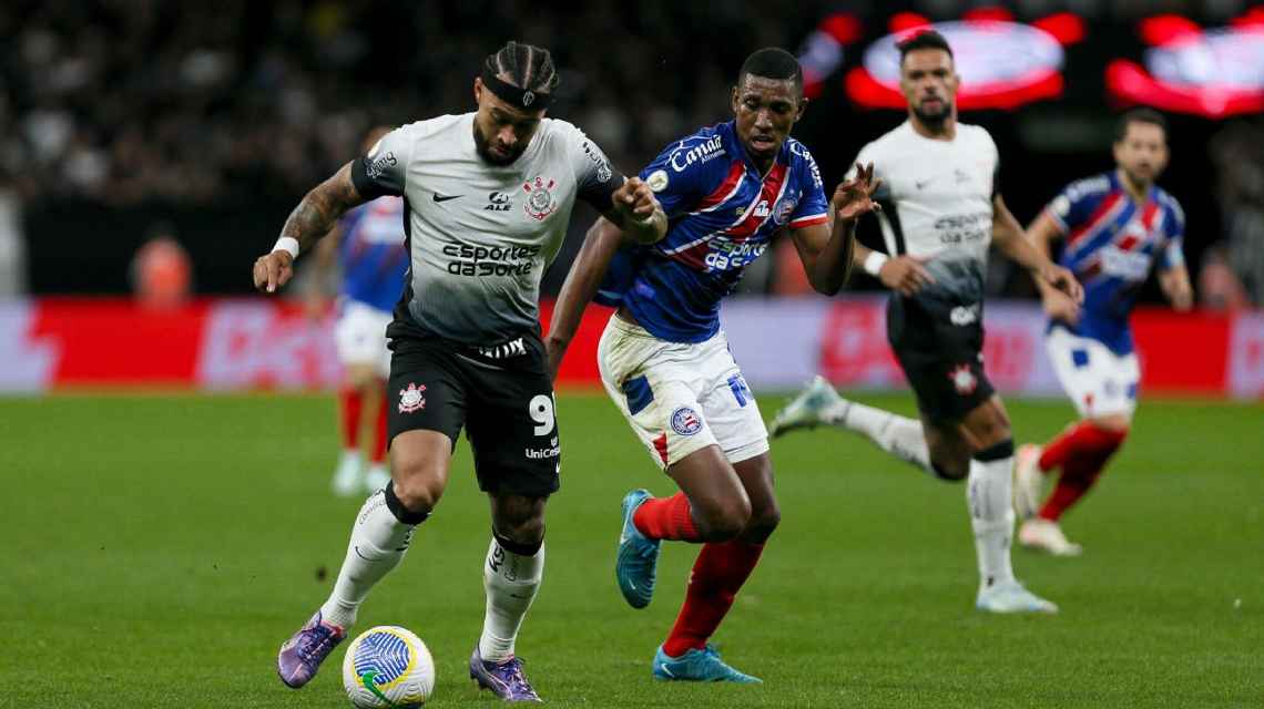 Memphis brilha, Corinthians embala 8ª vitória seguida, passa o Bahia na tabela e só depende de si para ir à Libertadores