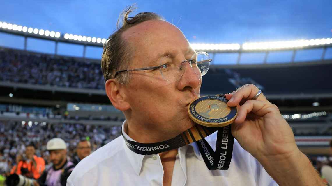 Textor brinca com expressão famosa do Botafogo e ‘cobra’ título do Brasileirão: ‘Não queremos ser segundos’