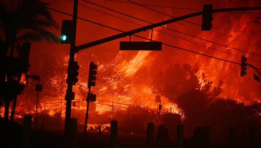 VIDEOS – Incendios en California: número de muertos aumentó a diez y hay 20 detenidos por saqueos