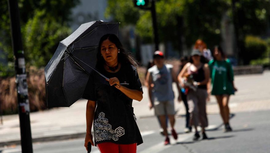 Las 13 comunas que tendrán los peak de calor este fin de semana